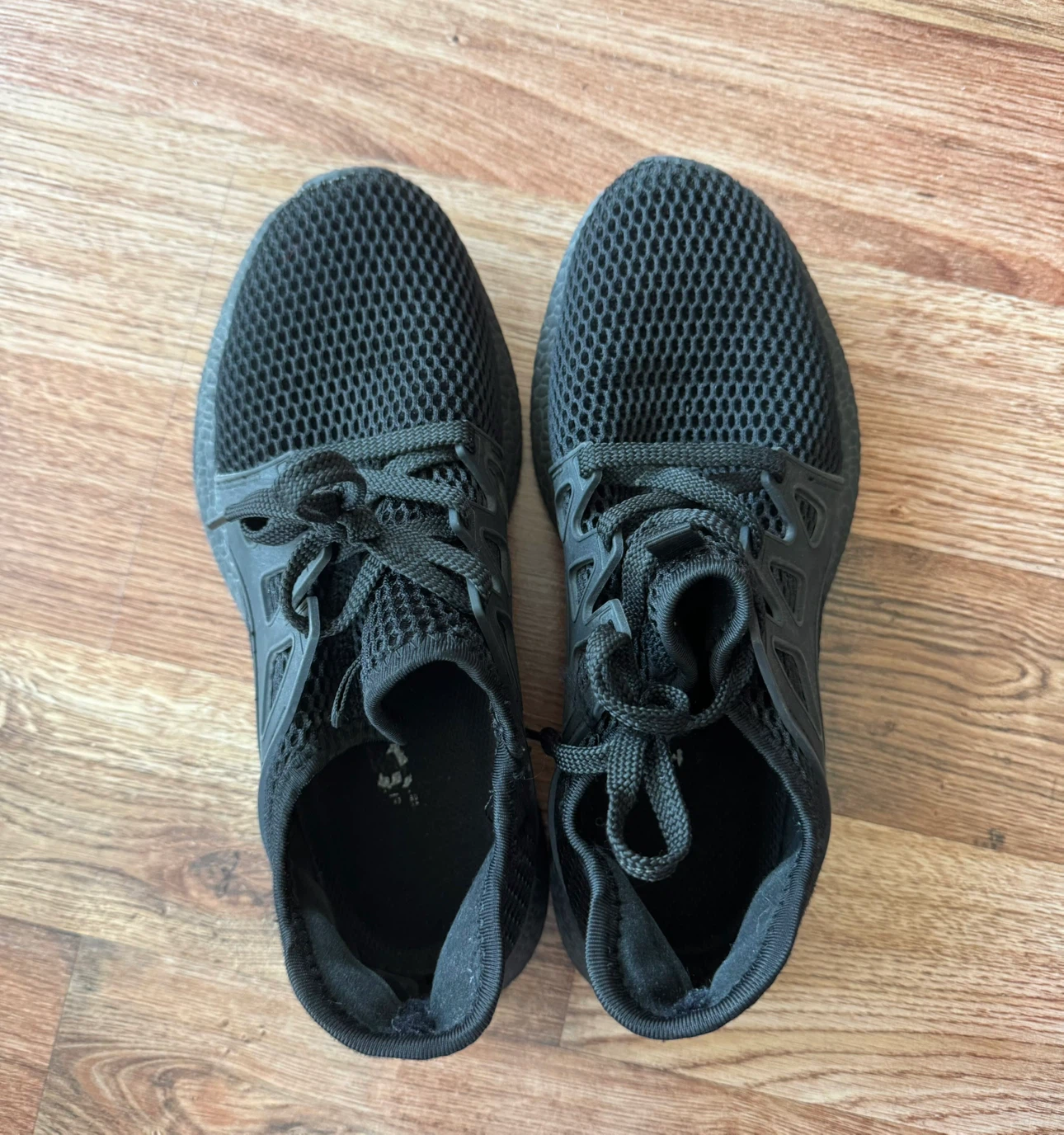 Black mesh sneakers
