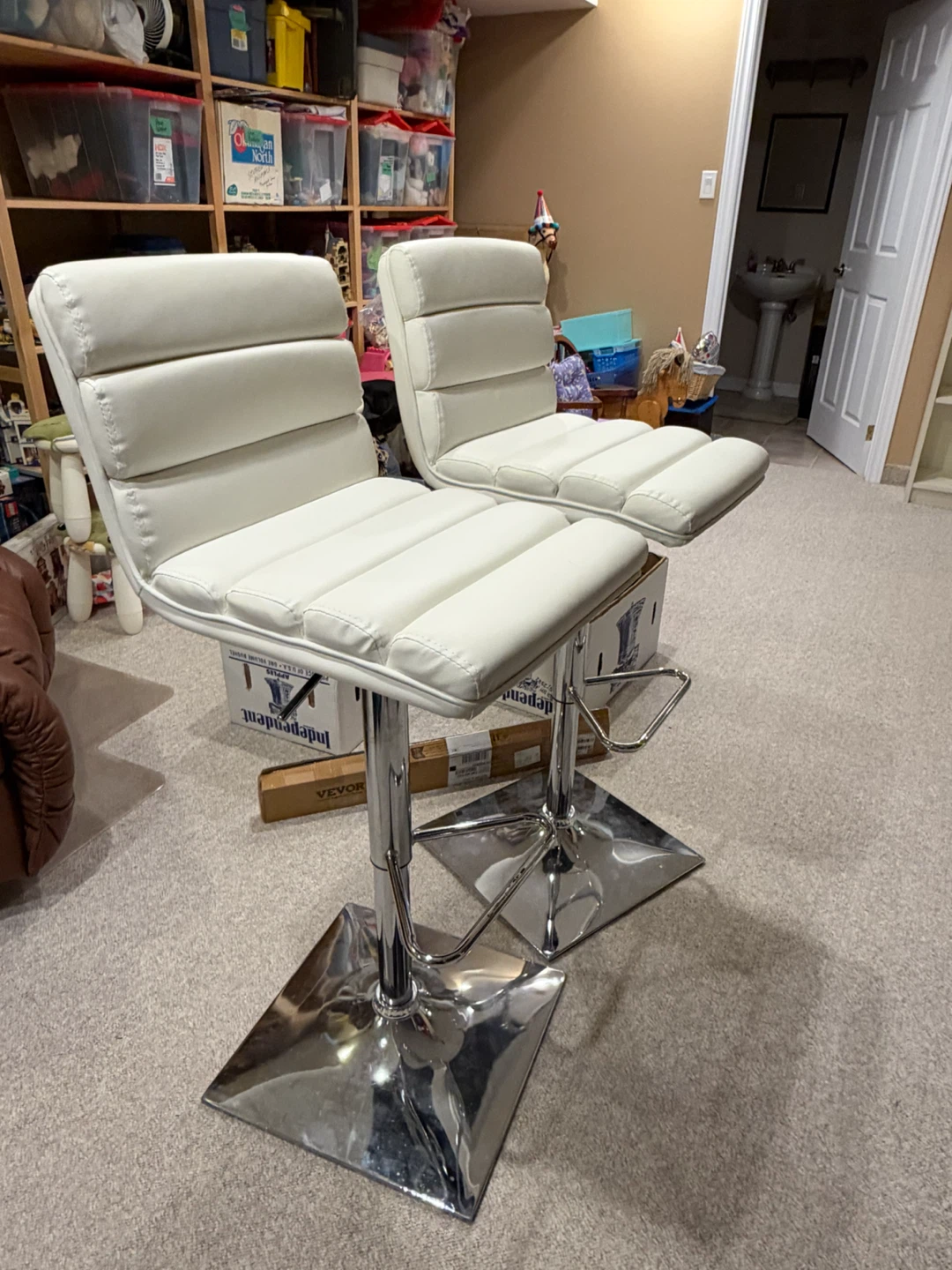 Set of Two White Faux Leather Bar Stools - photo 2