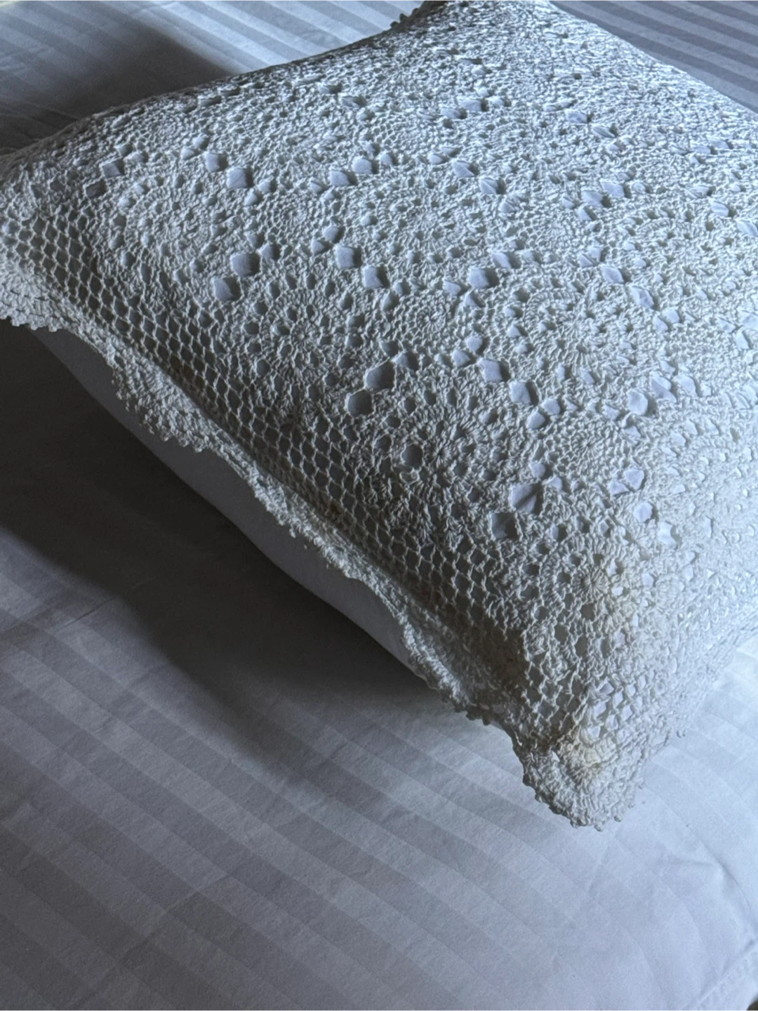 Set of 2 White Crochet Decorative Pillows - photo 3