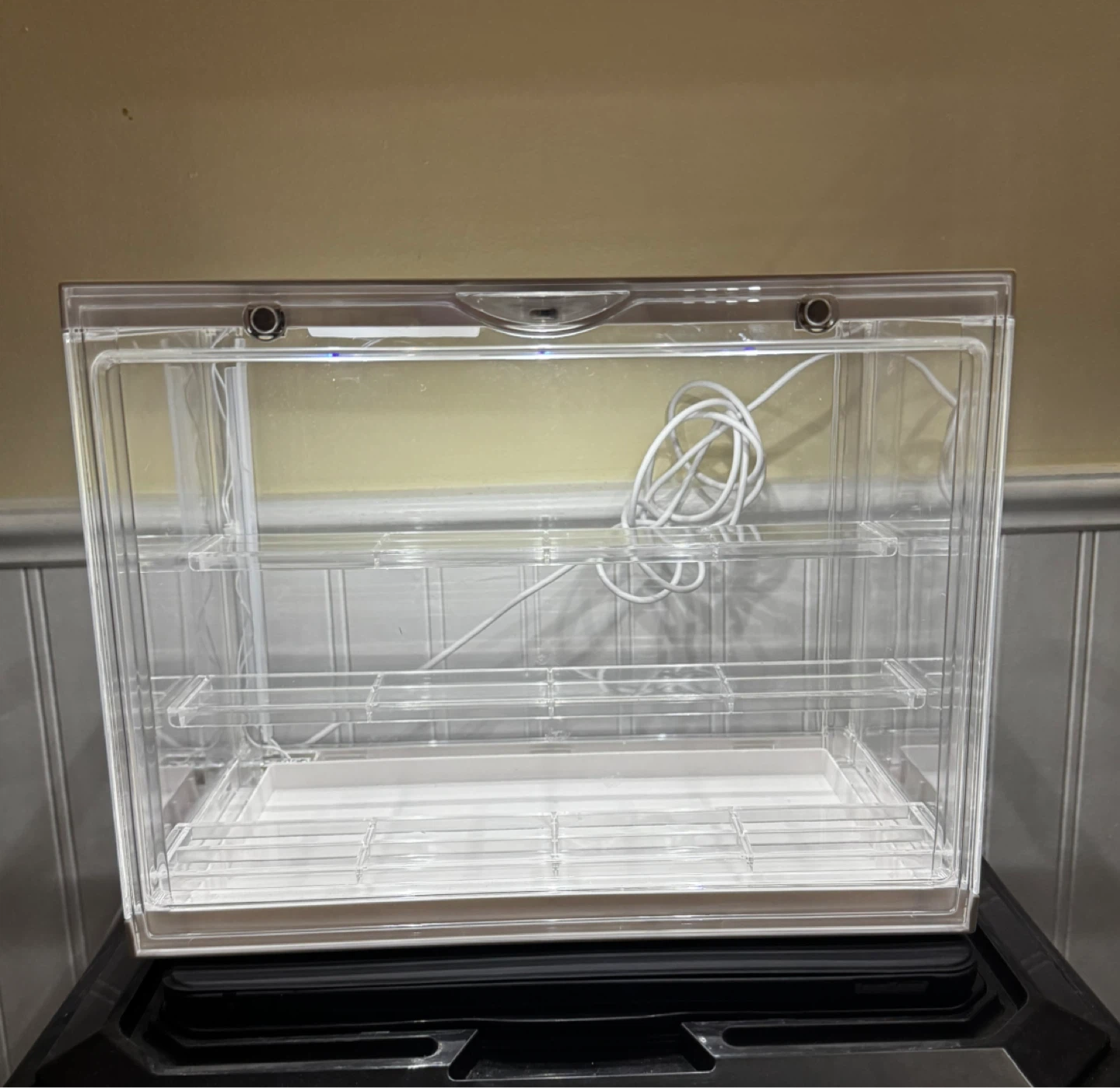 Acrylic display case LED