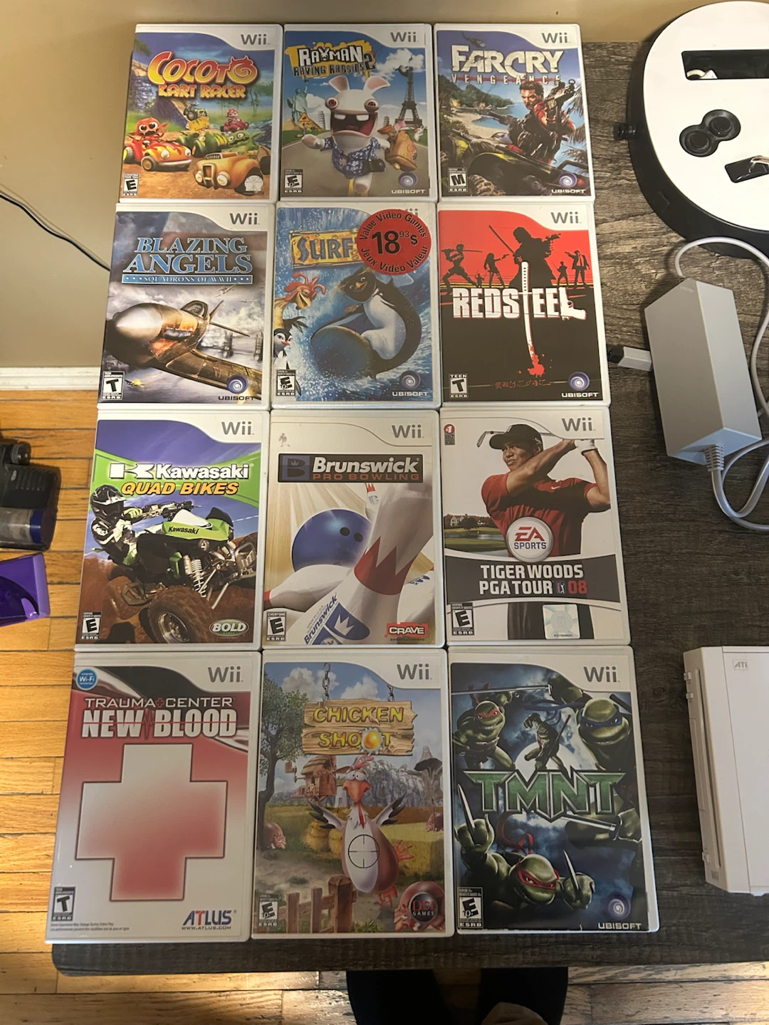Nintendo Wii Bundle with Guitar Hero Controller and 12 Games - photo 2