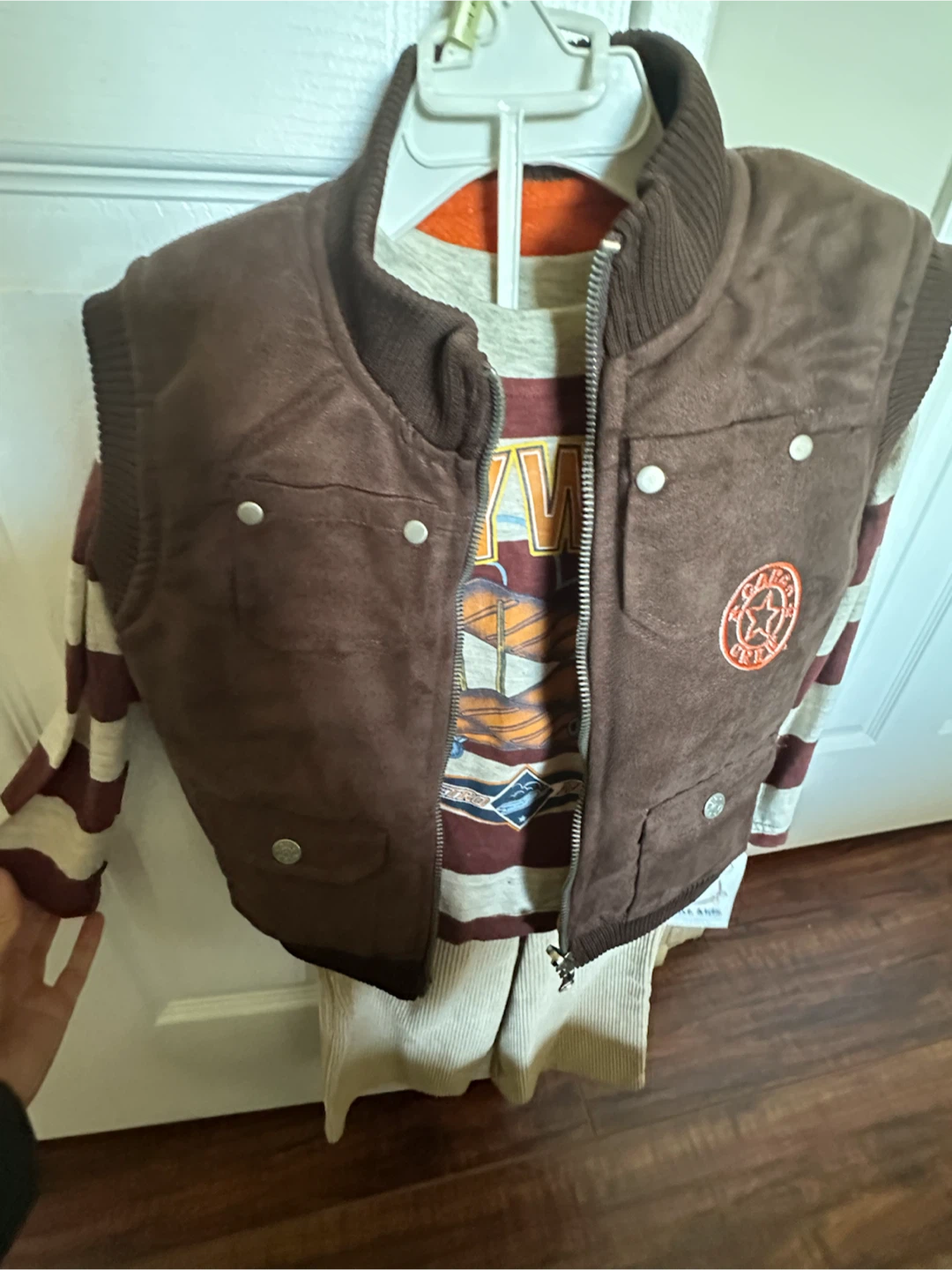 b.t. kids 3-Piece Outfit Set Size 4T tag attached, brand new