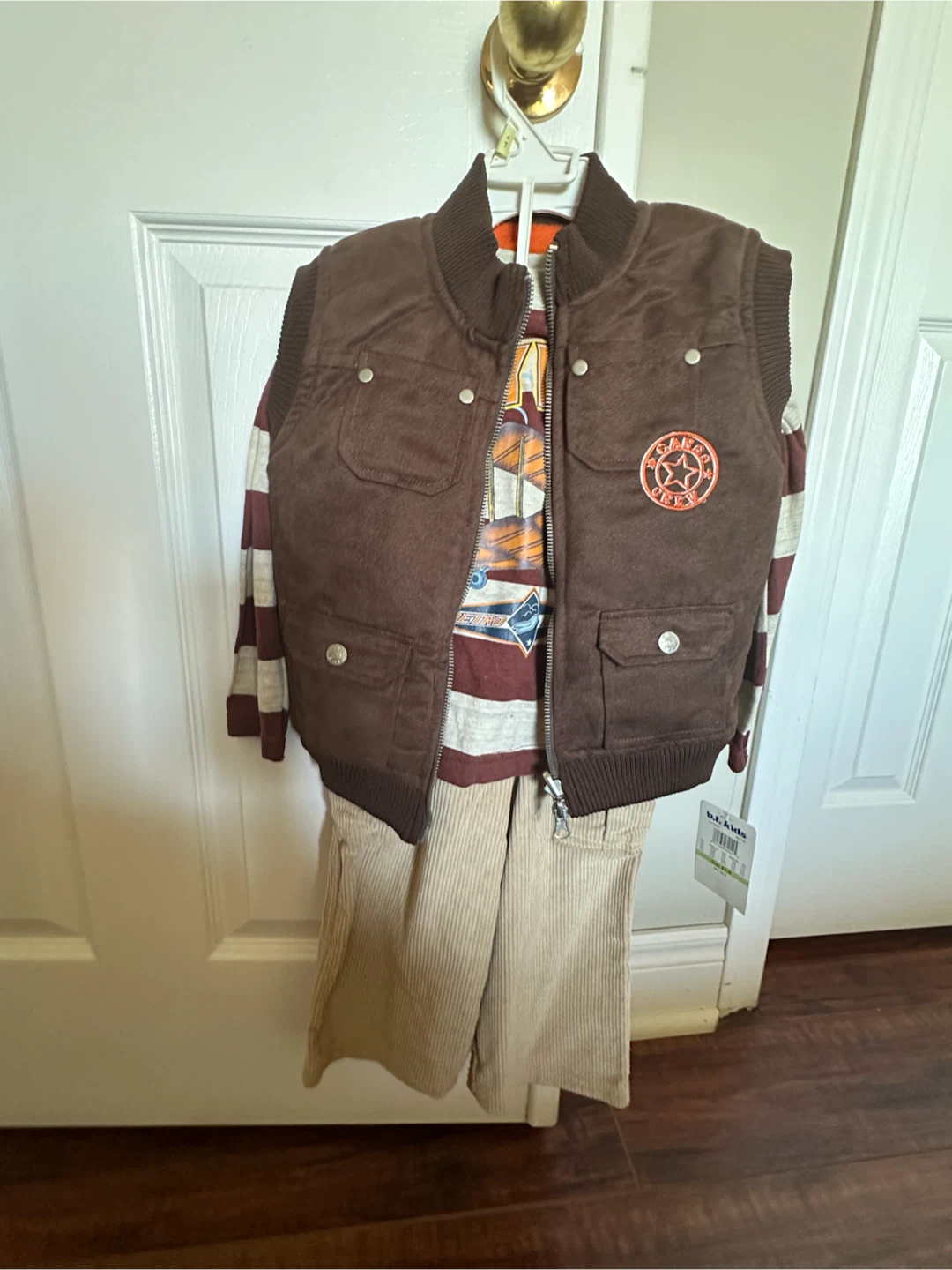 b.t. kids 3-Piece Outfit Set Size 4T tag attached, brand new - photo 2