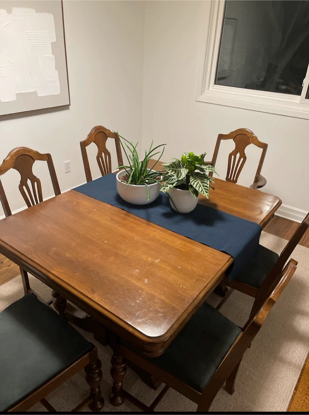 Table and chairs - extendable