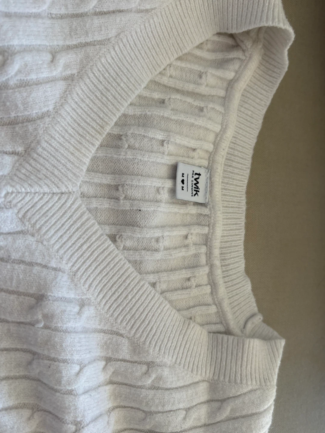 Twik cable knit v-neck sweater vest white - photo 5