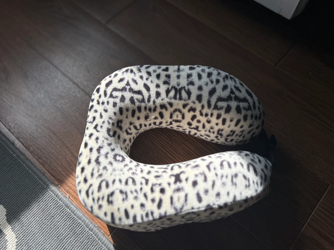 Memory Foam Leopard-Print Massage Neck Pillow - photo 3