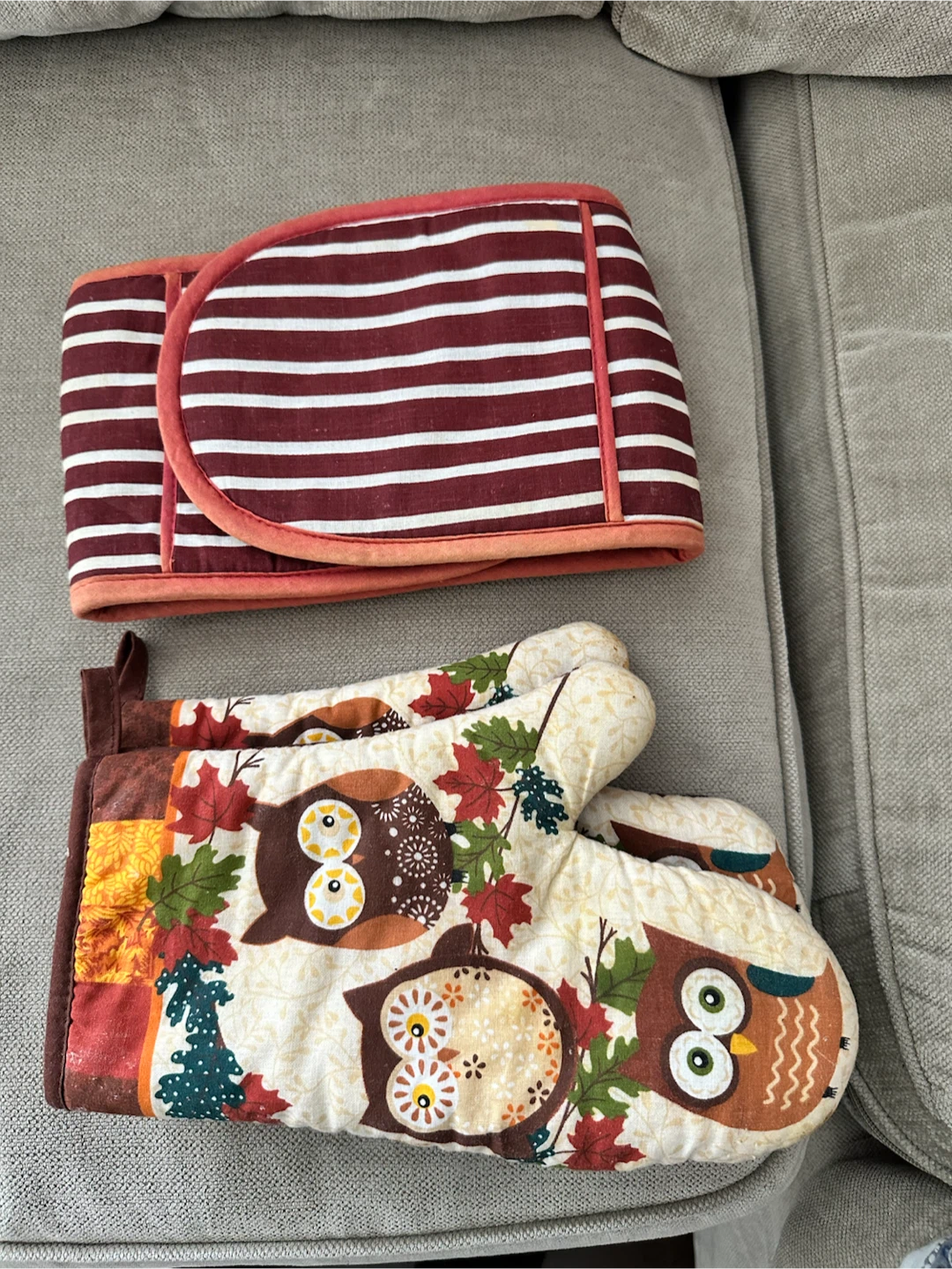 One double oven Mitt and a pair of Two Oven Mitts and