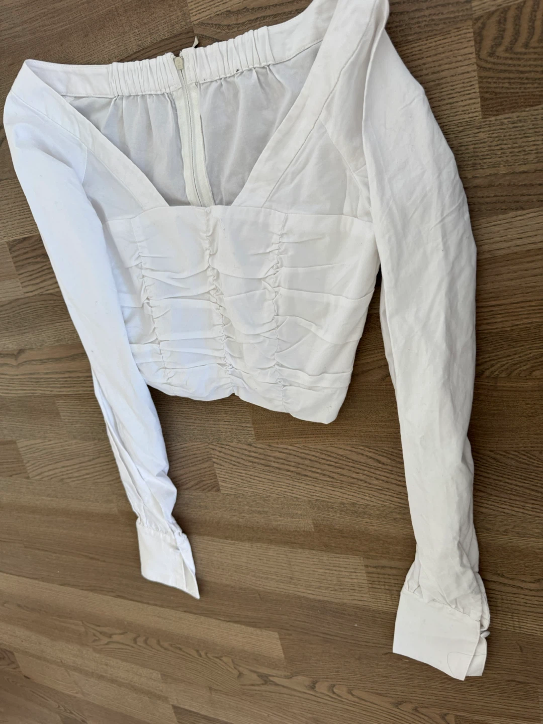 Designer’s White Ruched Long Sleeve Blouse - photo 2
