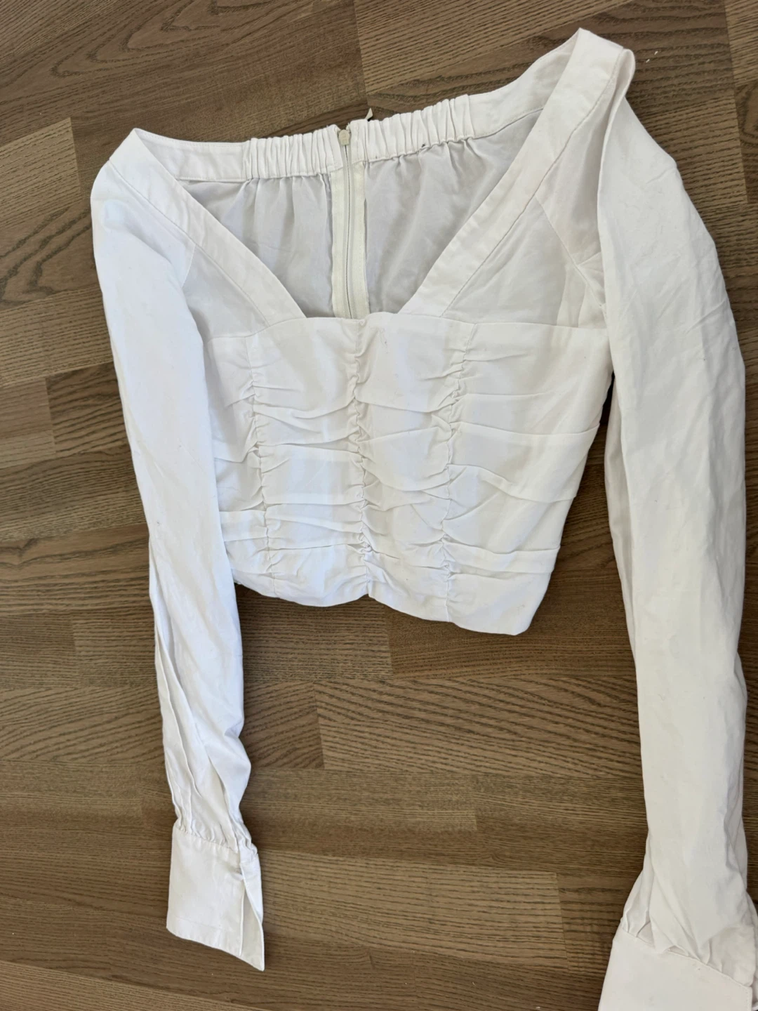 Designer’s White Ruched Long Sleeve Blouse - photo 3