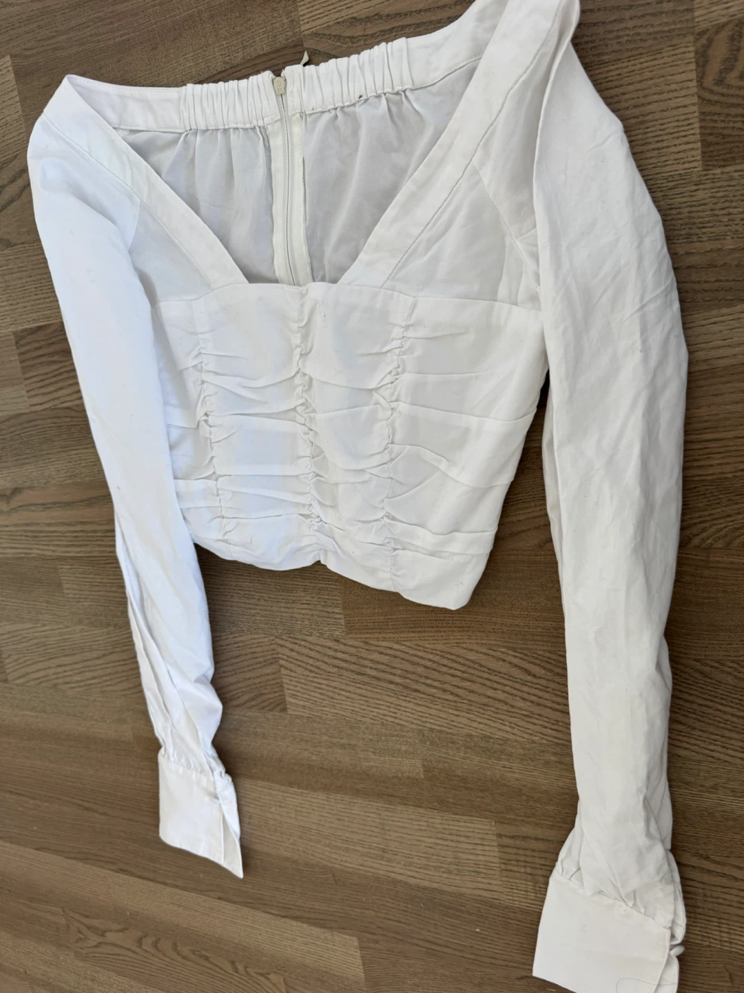 Designer’s White Ruched Long Sleeve Blouse - photo 4