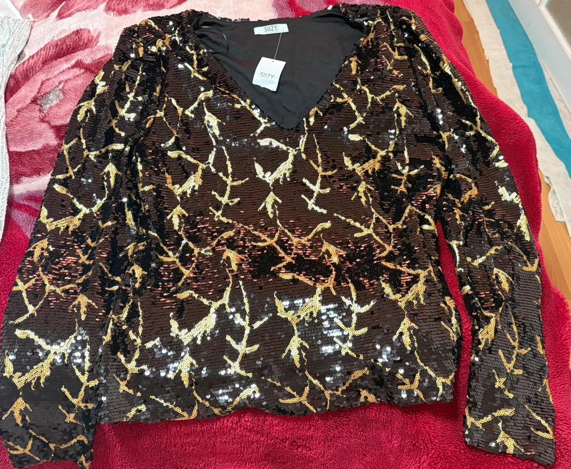 Suzy Shier Sequin Long Sleeve Top