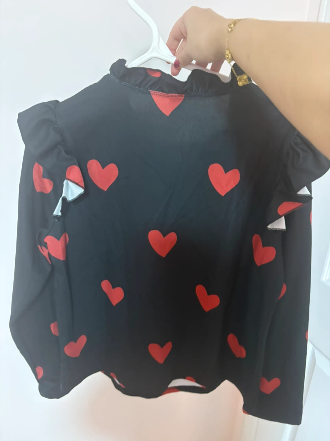 black long-sleeve top with red hearts, size L - photo 2