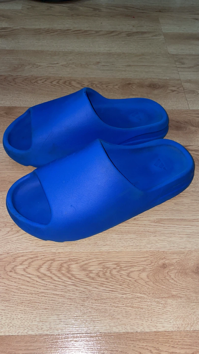 Size 12 men’s Yeezy slide 20$