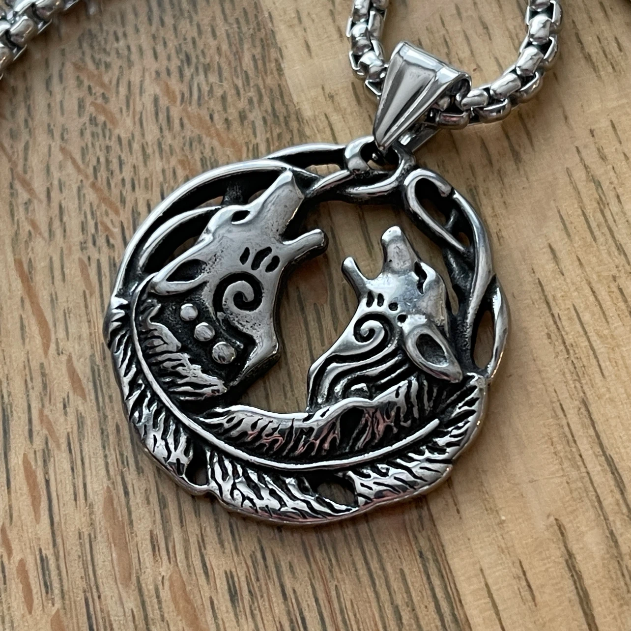 Howling Wolves stainless steel necklace