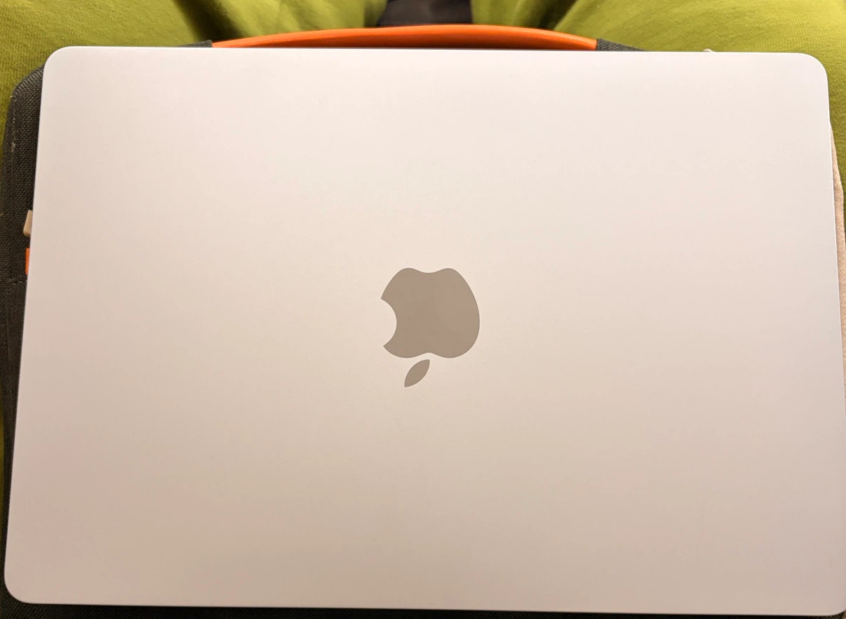 Apple MacBook Air 13-inch Apple M5 chip, 16 GB RAM, 512 GB SSD
