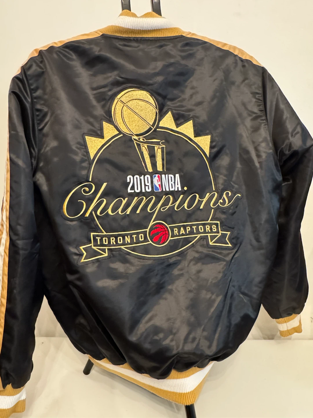 Starter Toronto Raptors 2019 Champions Satin Jacket - photo 3