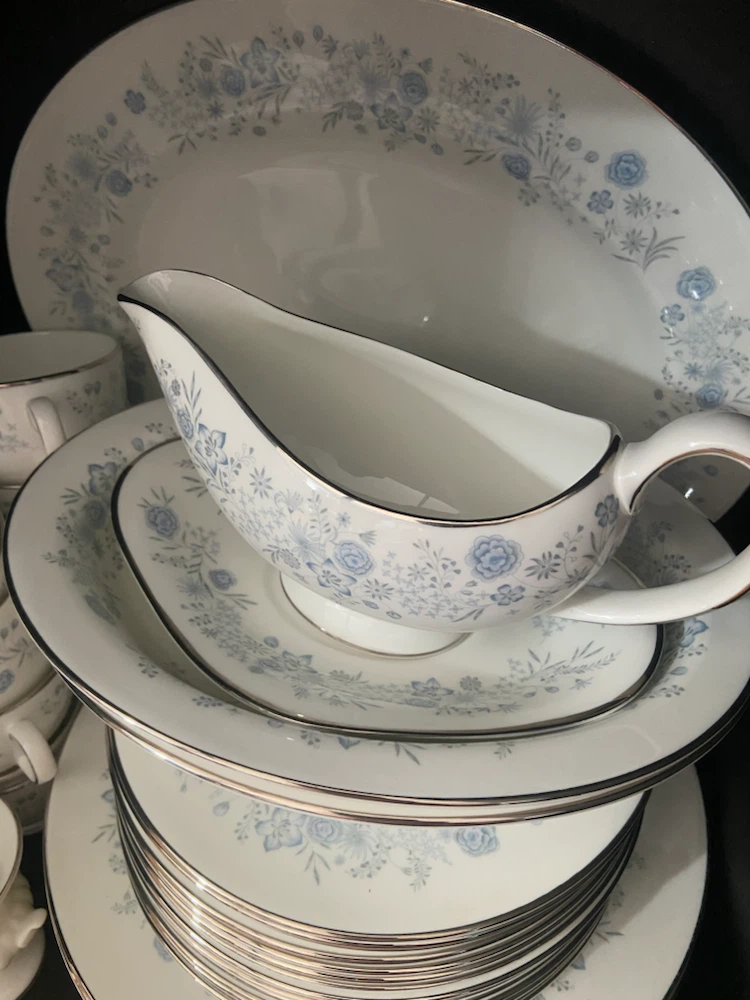 Wedgwood Belle Fleur Bone China Dinnerware Set - photo 3