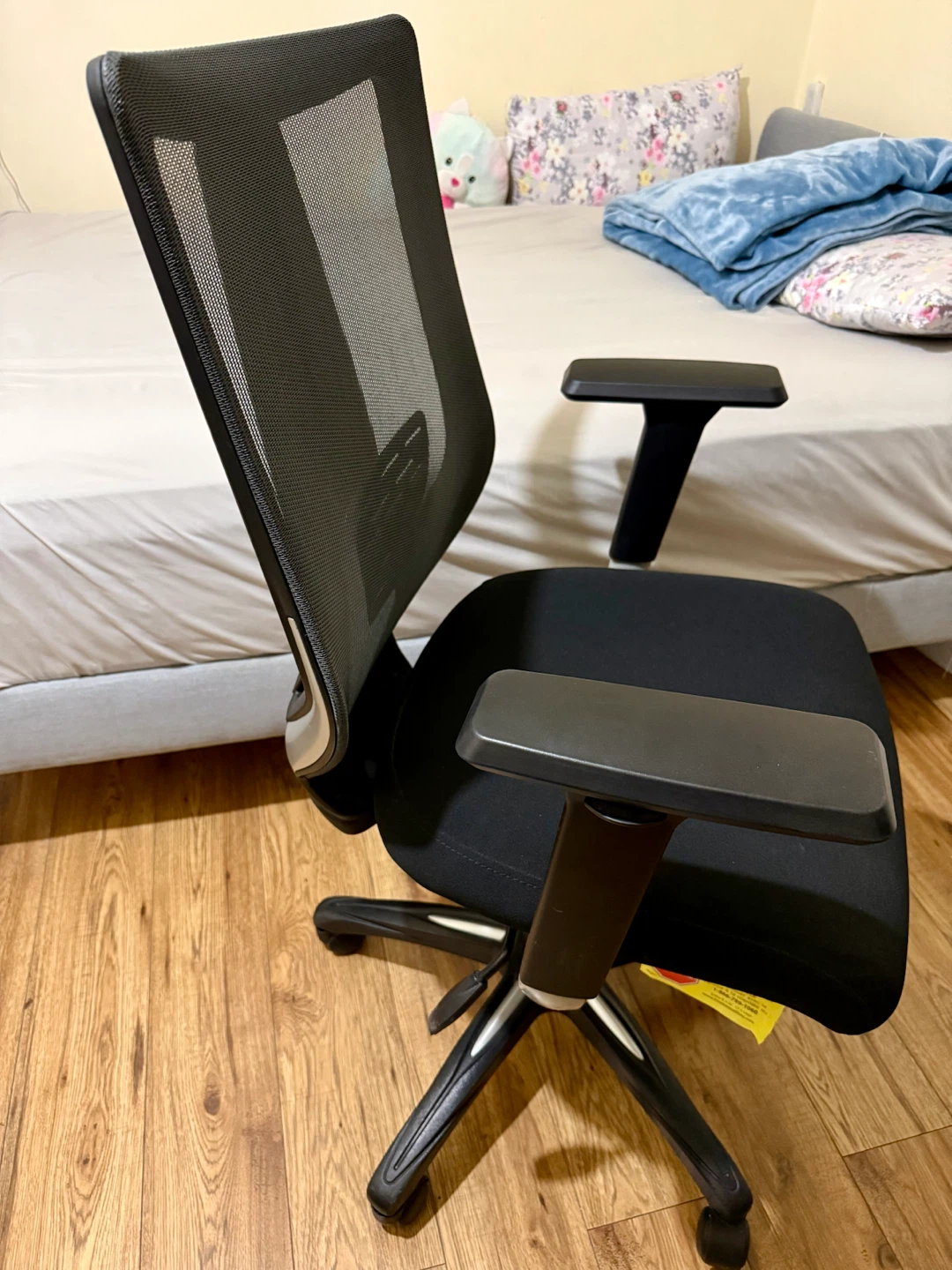 Black Ergonomic Mesh Office Chair - photo 2