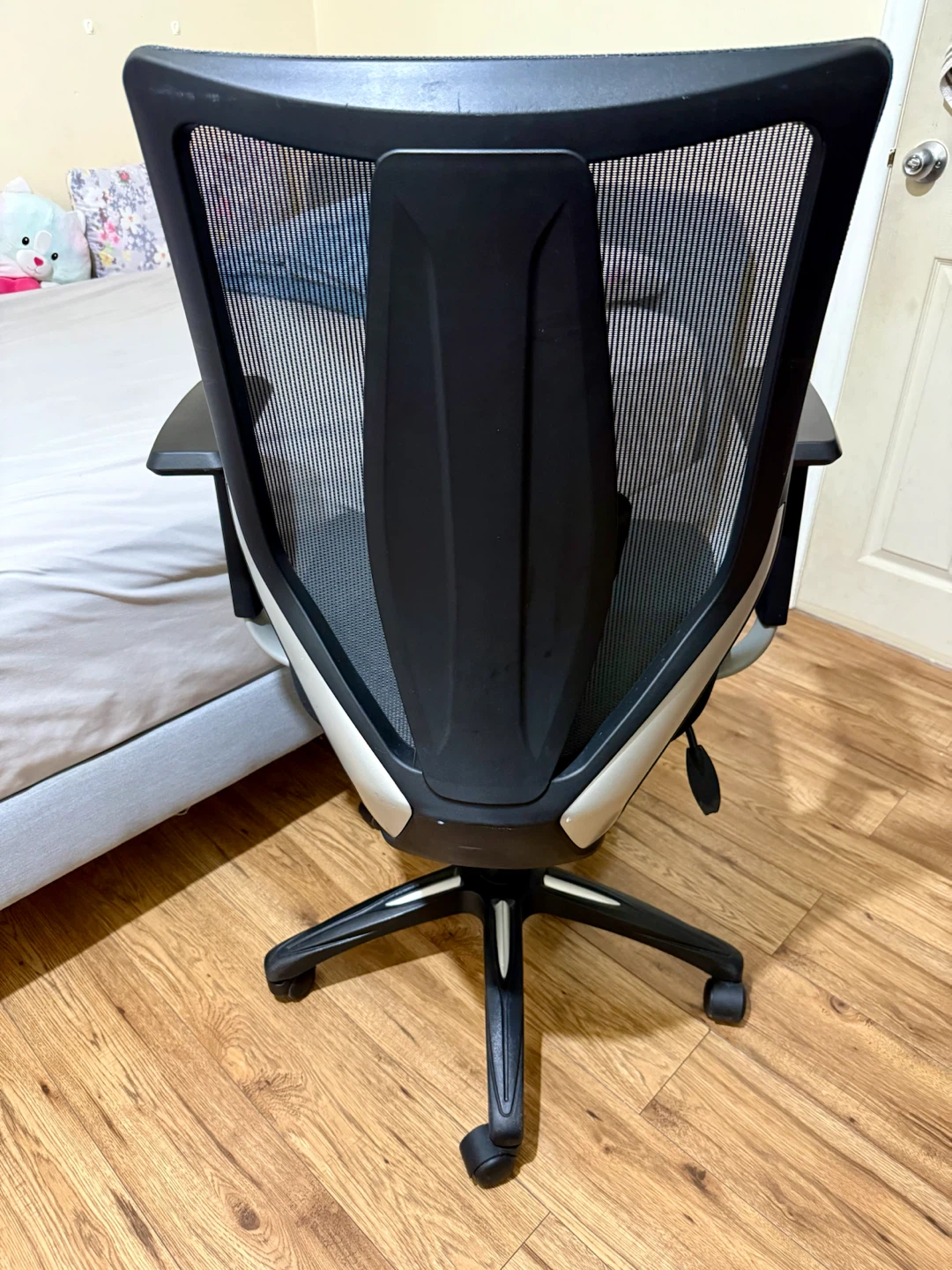 Black Ergonomic Mesh Office Chair - photo 3