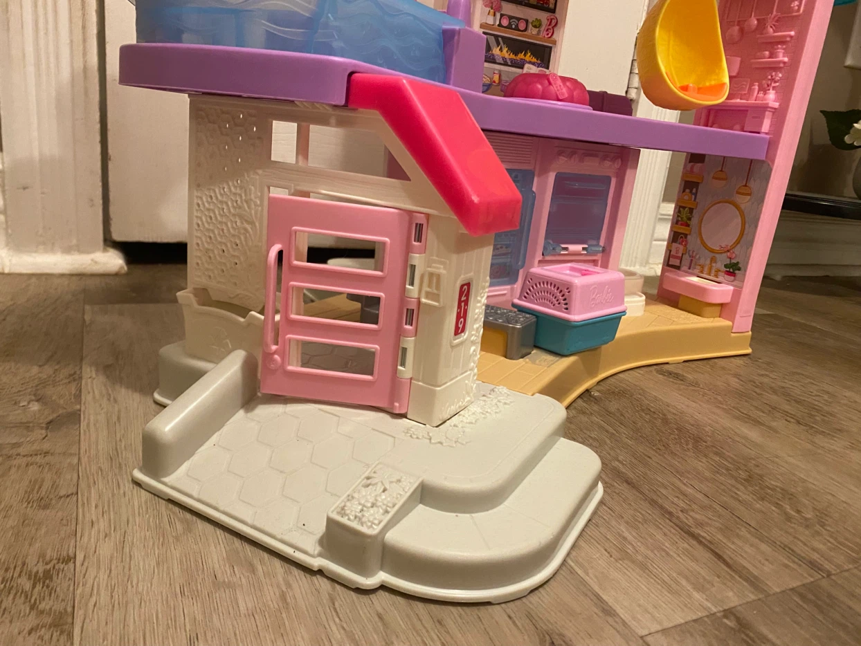 Barbie little people dream house playset - photo 3