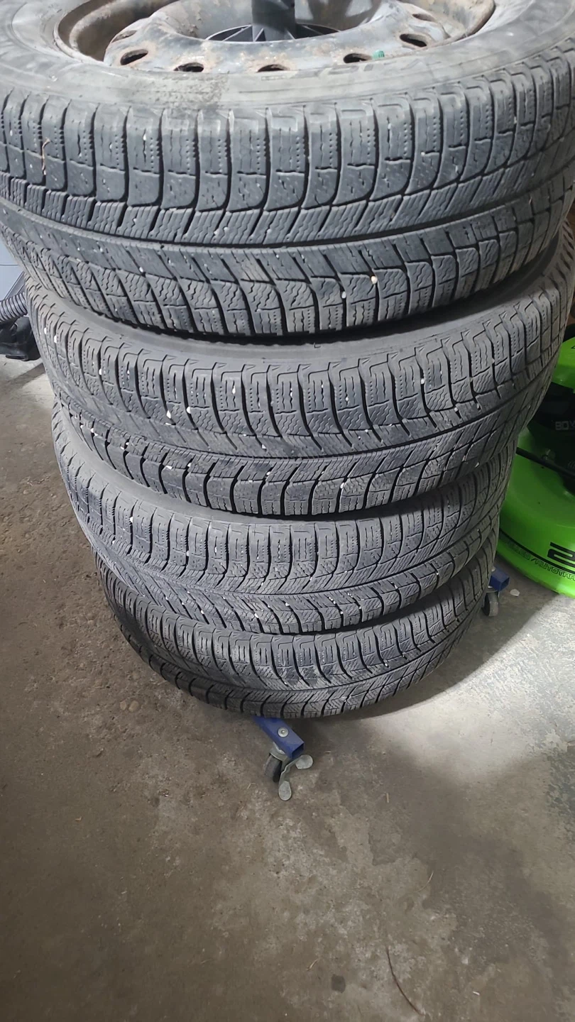 Set of 4 Michelin X ice on rims