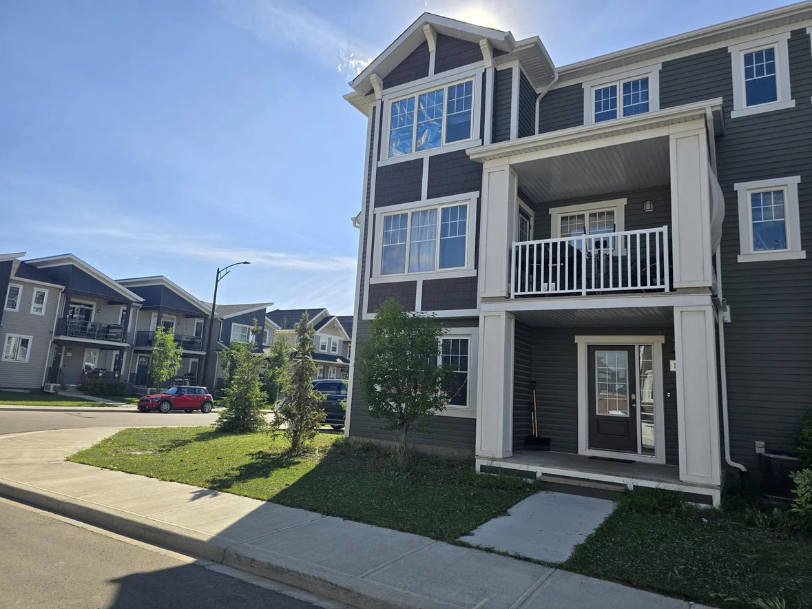 Beautiful Three bedroom + office townhouse