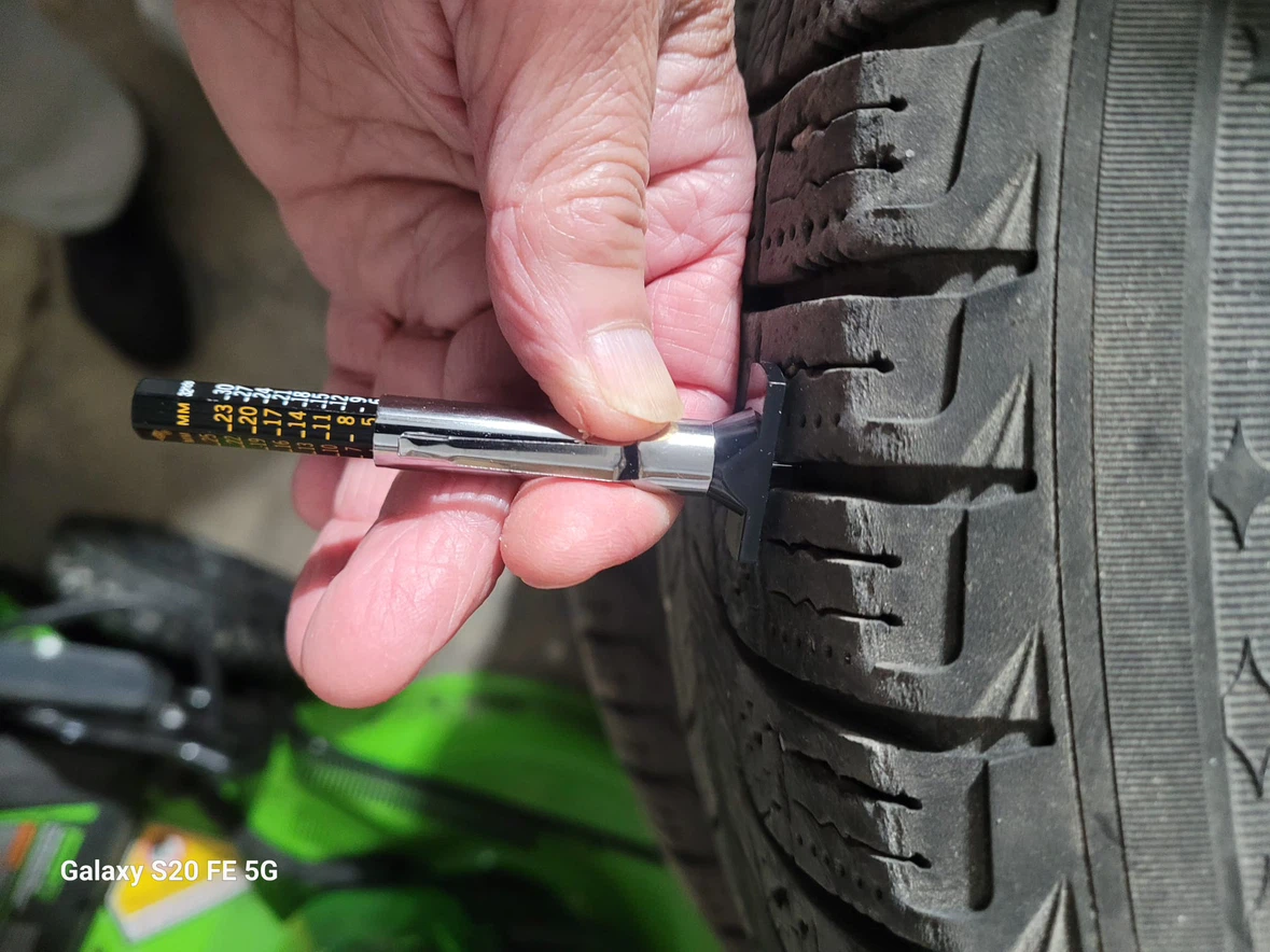 Set of 4 Michelin X ice on rims - photo 2