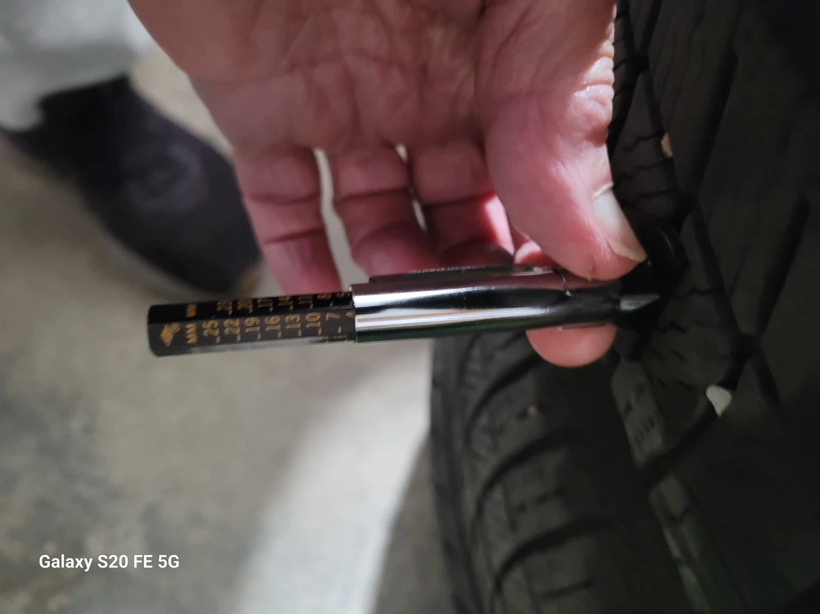 Set of 4 Michelin X ice on rims - photo 4