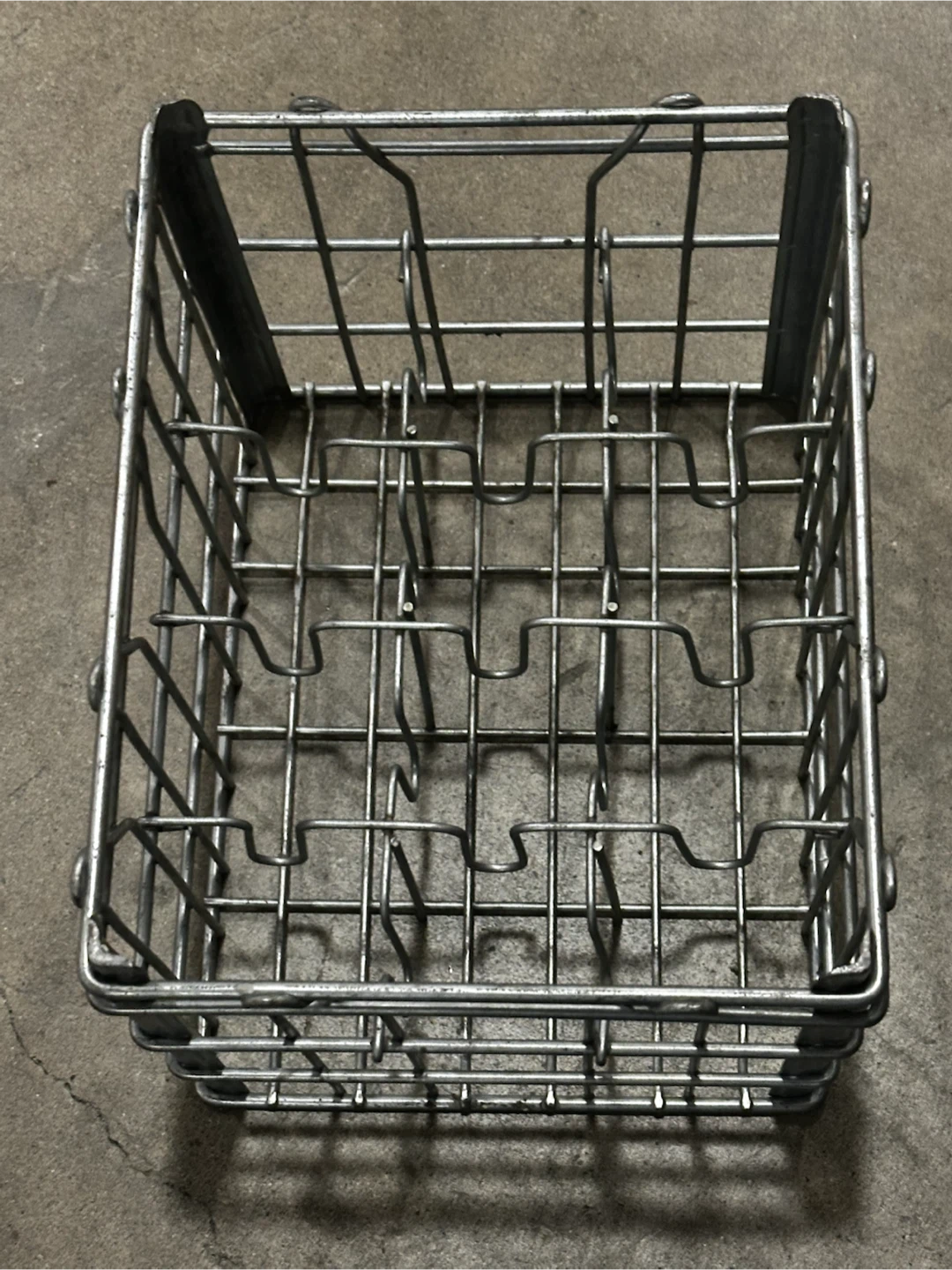 Heavy-Duty Wire Bottle Crate - photo 3