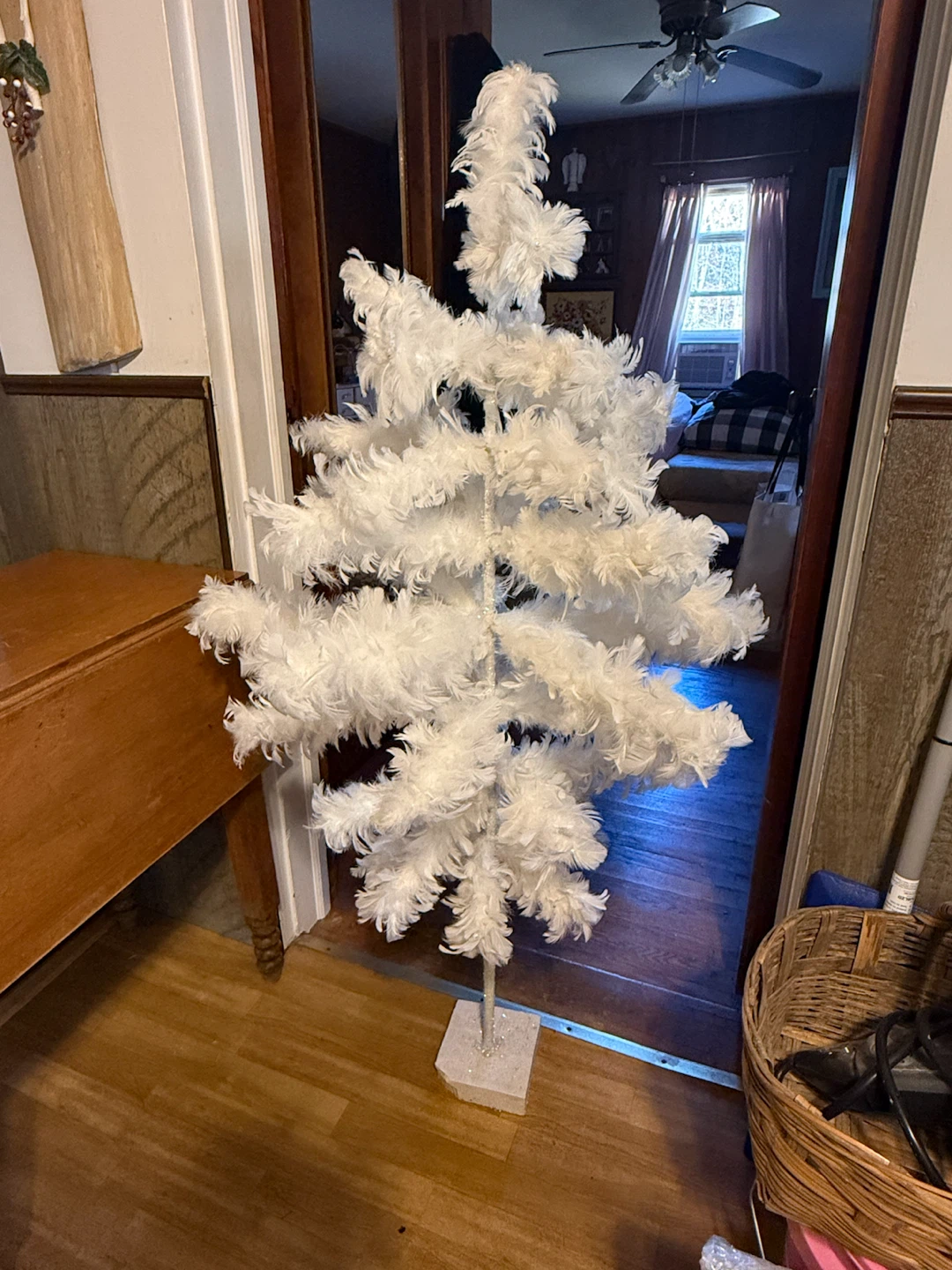 White feather Christmas tree - photo 4