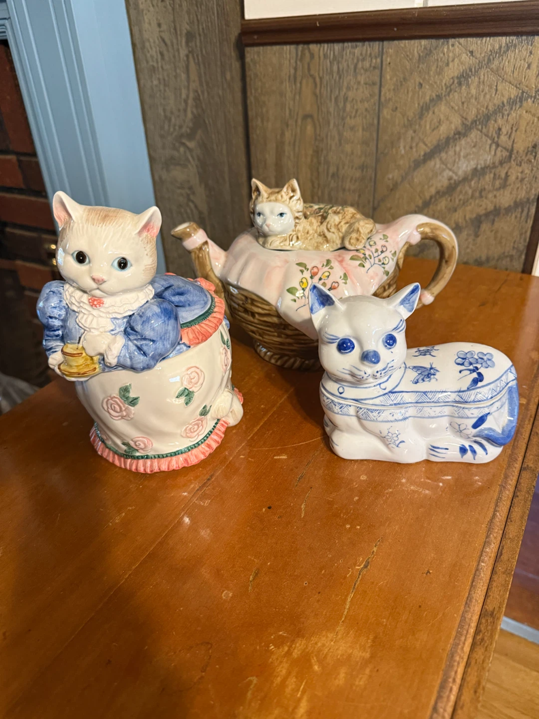 Cat teapot and trinket boxes lot
