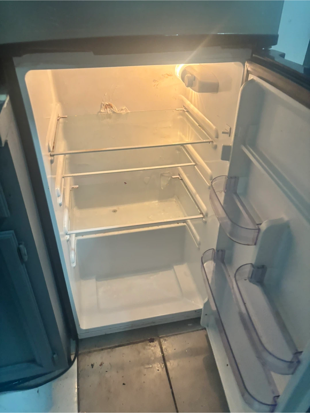Thomson Compact Refrigerator - photo 3