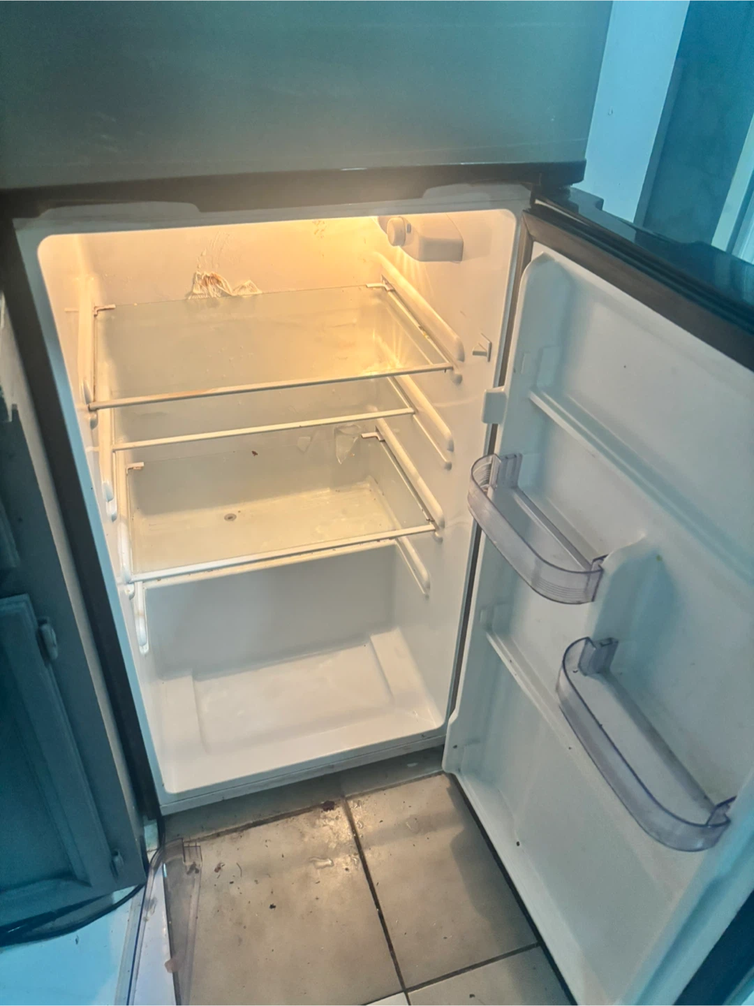 Thomson Compact Refrigerator - photo 5