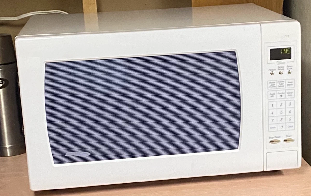 White Whirlpool Microwave - photo 2