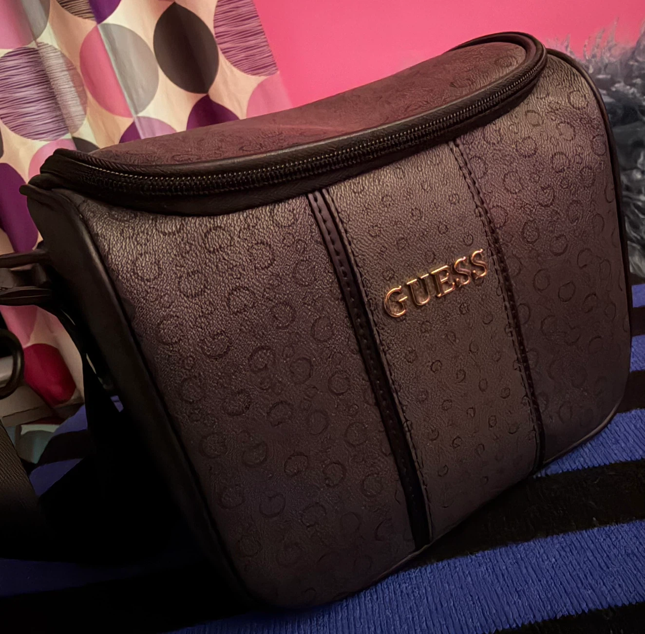 MOVING SALE!!! GUESS over the shoulder lunch bag