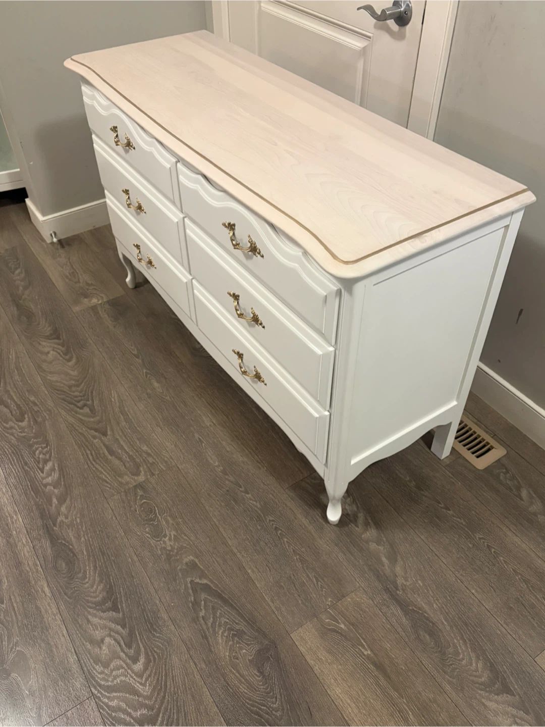 White 6-Drawer French Provincial Dresser - photo 4