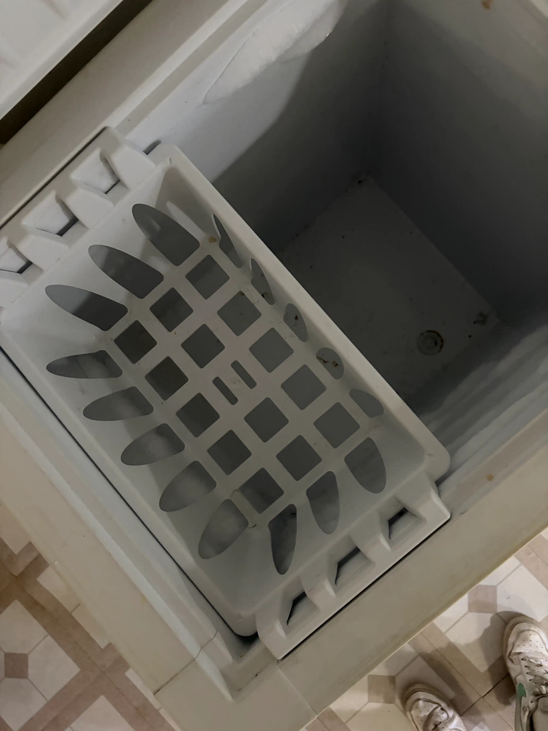Frigidaire Chest Freezer - photo 4