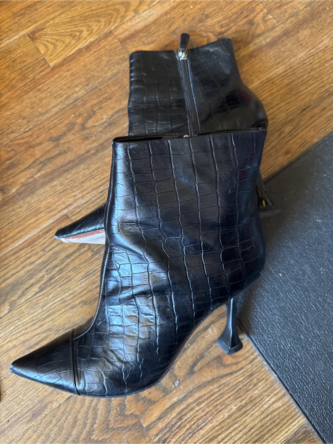 Size 8.5 BCBG MAX AZRIA Black Croc Booties
