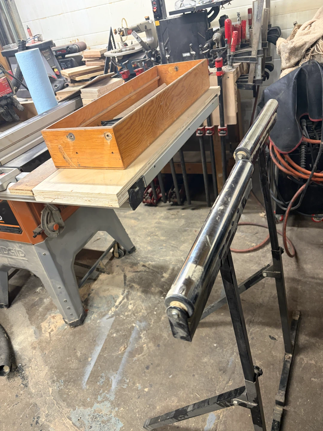 Adjustable Material Roller Support Stand