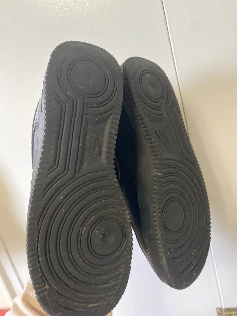 Nike Air Force 1 Black Youth Size 7Y - photo 3