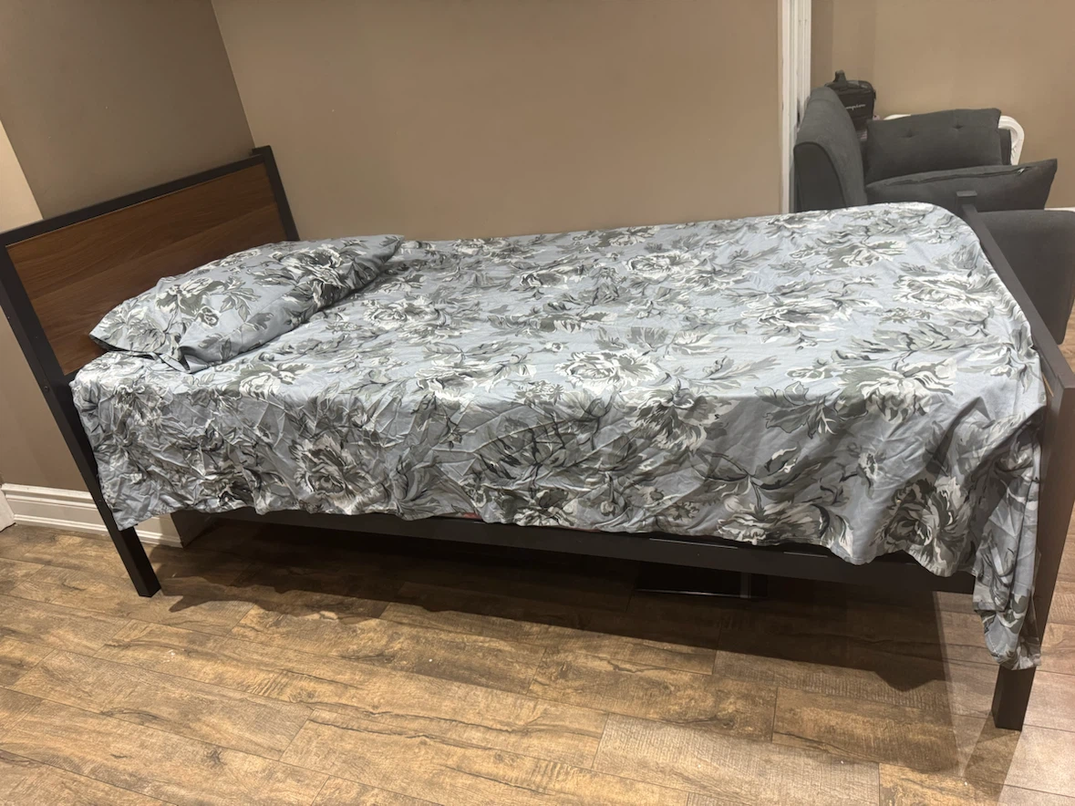 Single bed frame with wood-look headboard and footboard - photo 2
