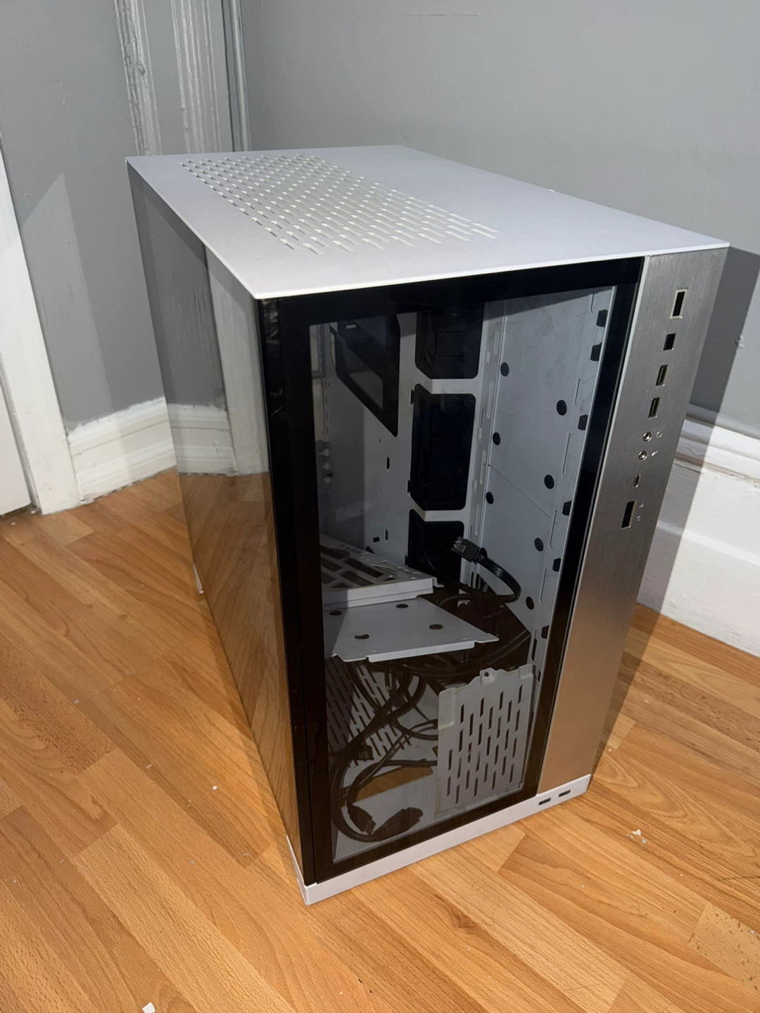 Lian Li O11 Dynamic PC Case - White