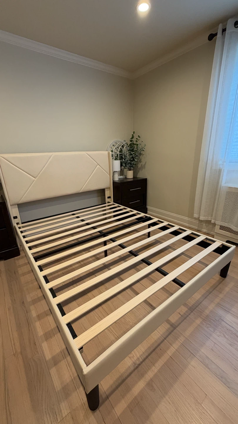 Modern Queen Size Upholstered Platform Bed – Excellent Condition
