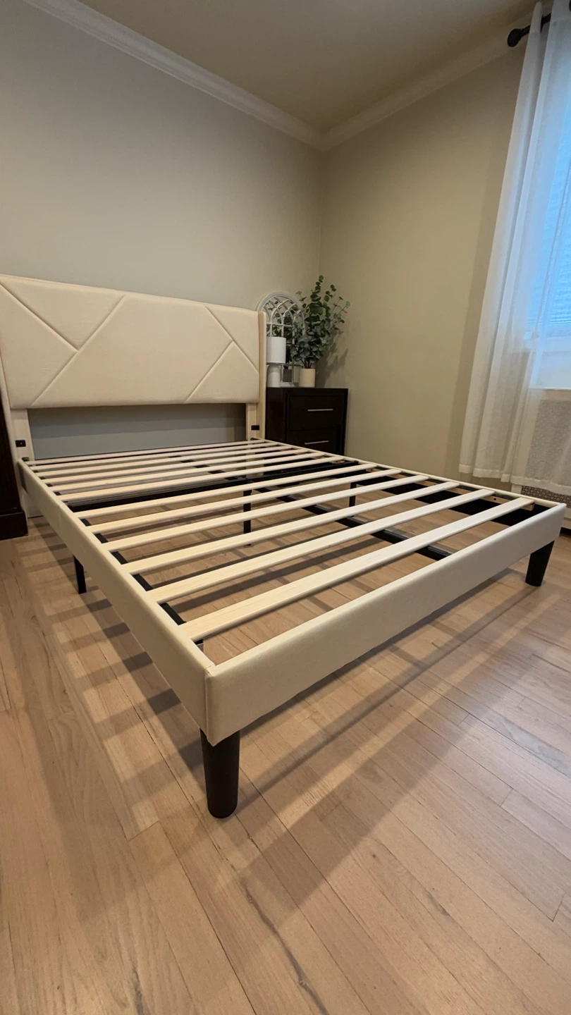 Modern Queen Size Upholstered Platform Bed – Excellent Condition - photo 2