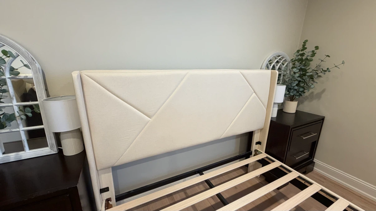 Modern Queen Size Upholstered Platform Bed – Excellent Condition - photo 4