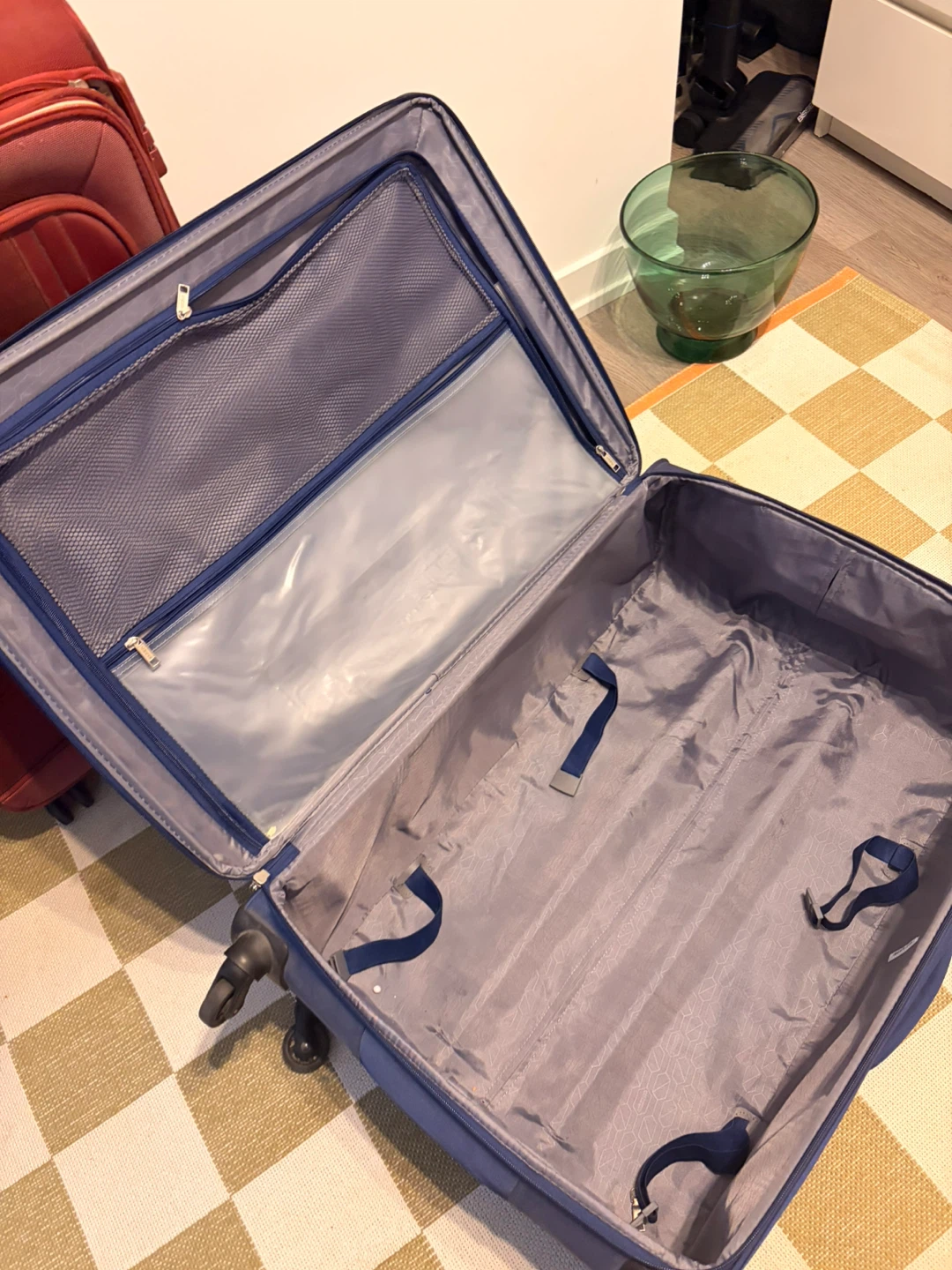 American Tourister and VIP Large Suitcases - photo 3