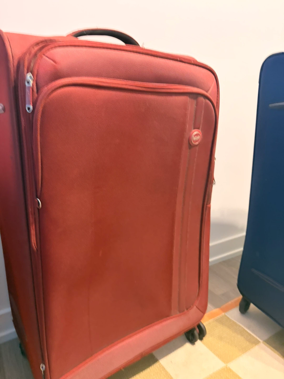 American Tourister and VIP Large Suitcases - photo 4