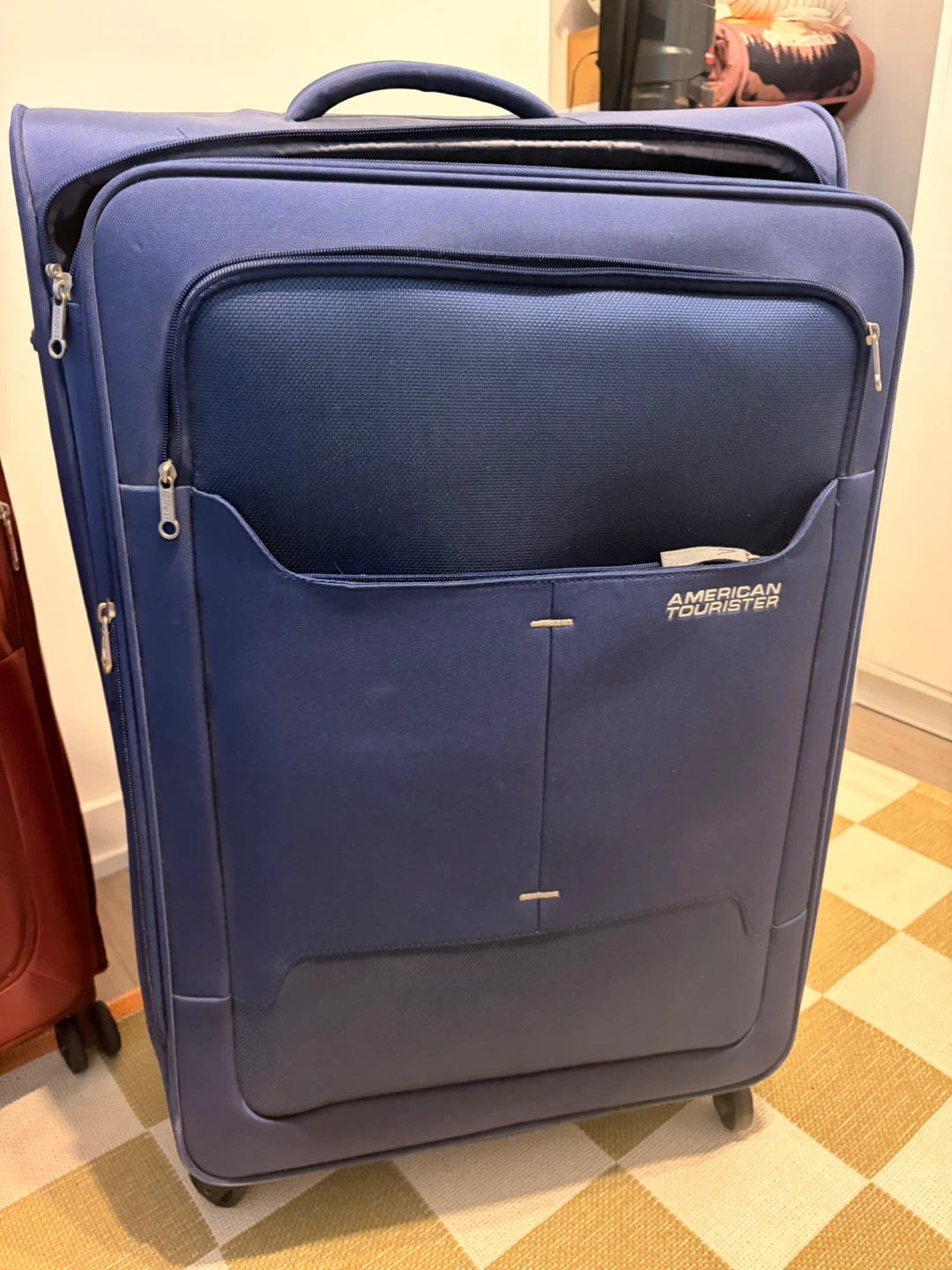 American Tourister and VIP Large Suitcases - photo 5