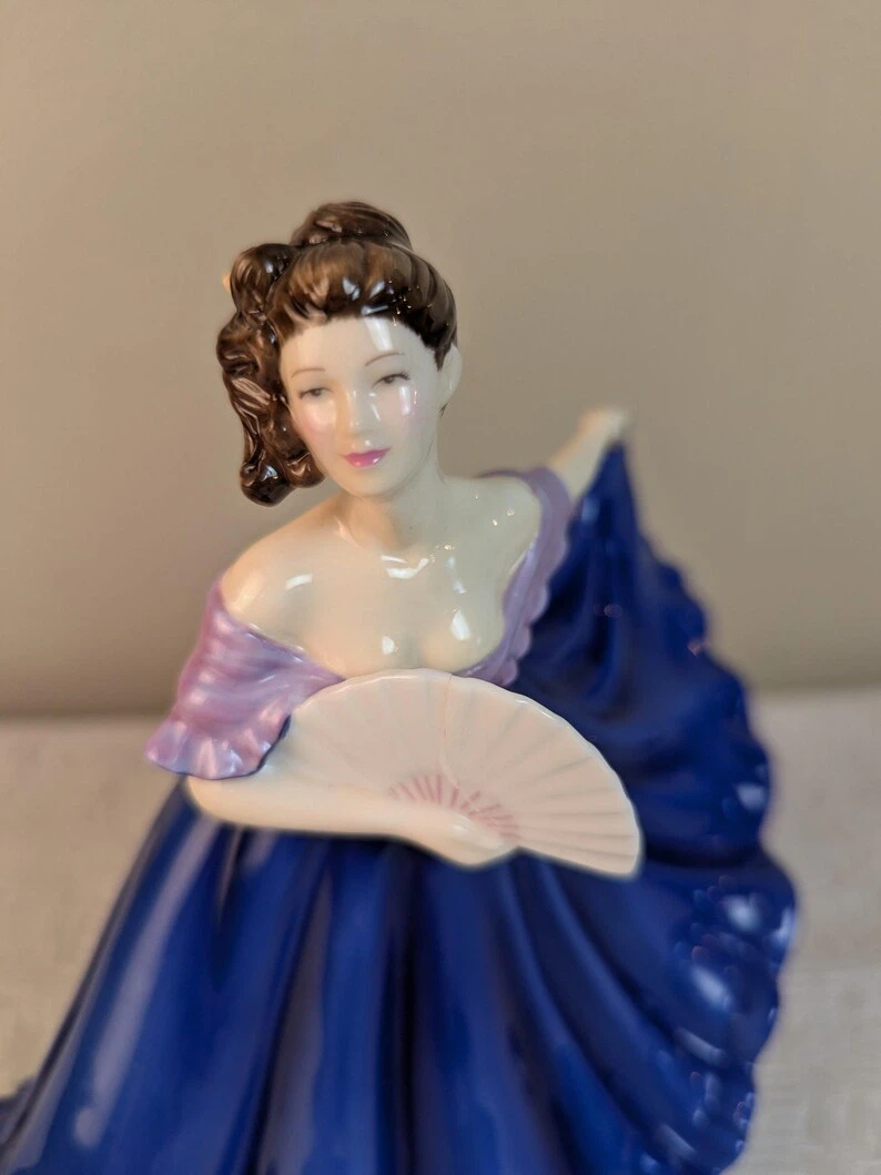 Royal Doulton Elaine Figurine HN4718 - photo 2