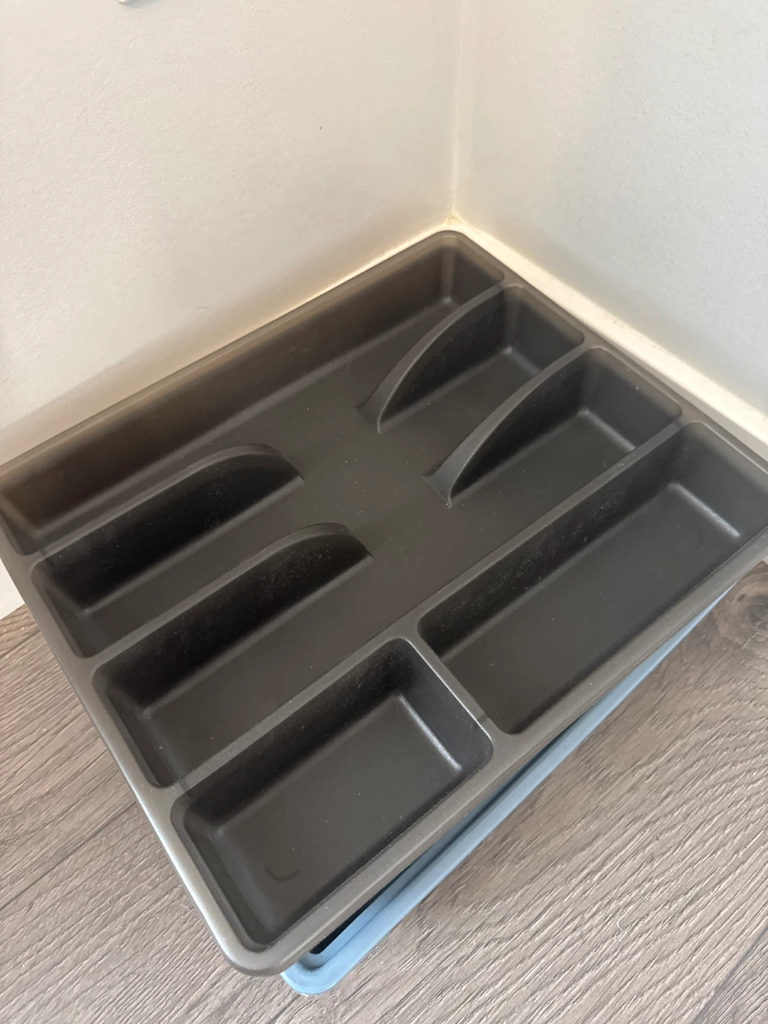 Plastic cutlery drawer organizer
